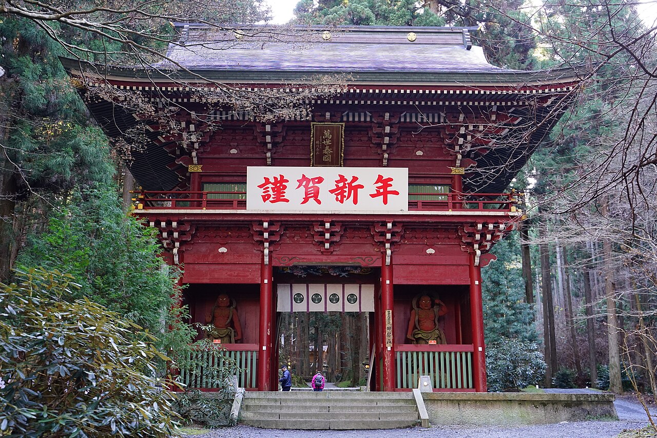 日立市・御岩神社の随神門